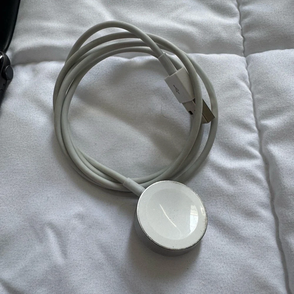 Apple Watch SE (GPS, 44mm) - Space Gray With Black Sport Band & Charger
